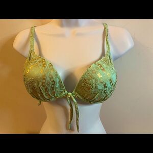 🛍 Women’s Victoria’s Secret push up Bra . Size 32 A